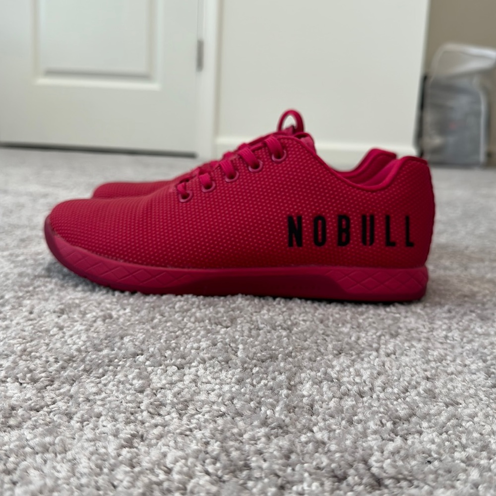 NoBull Women’s Trainer Magenta. Worn only twice indoors. No box.